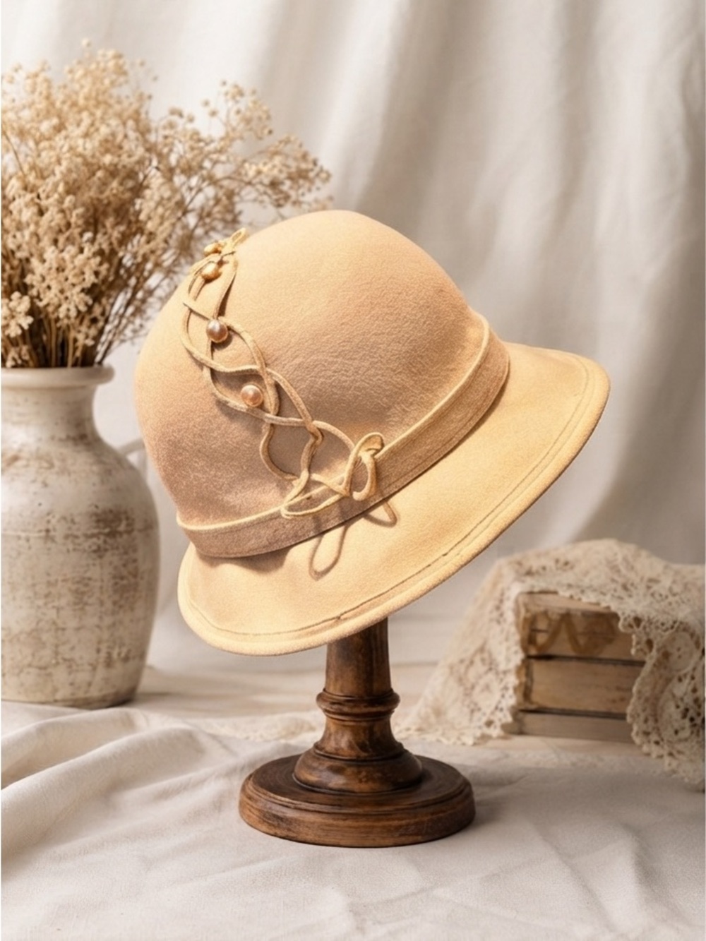 VINTAGE Lilly Daché DEBS Wool Felt Cloche Hat